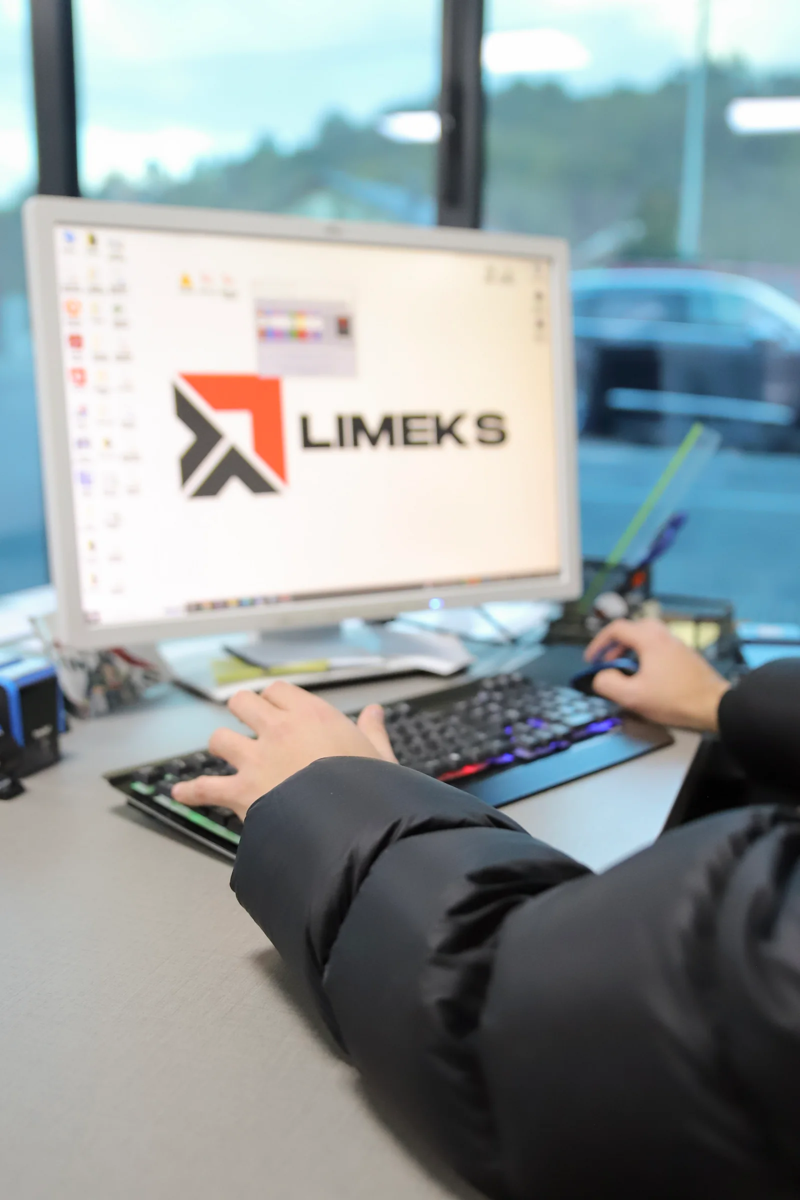 Radno mjesto u kancelariji Limeksa